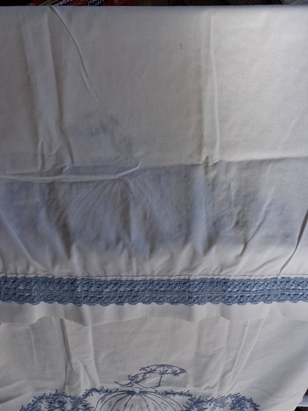 Vintage Hand‑Embroidered Southern Belle Pillowcase Set (4) Crochet Trim - Picture 9 of 11